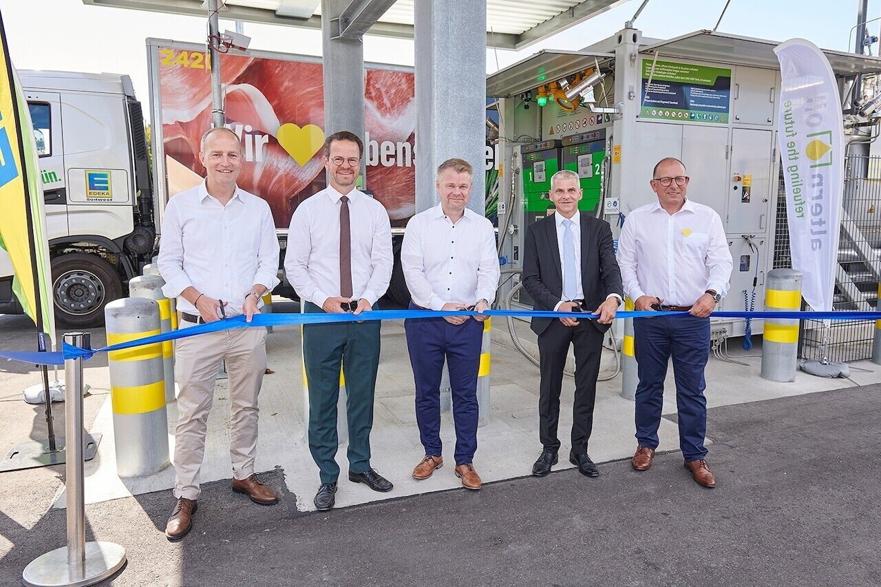 Erste REEFUEL® Bio-LNG-Tankstelle bei EDEKA Südwest Image 1